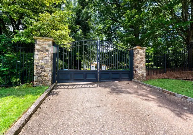 4th image of 5000 Long Island Dr Nw, Sandy Springs, GA 30327 | MLS# 7755316