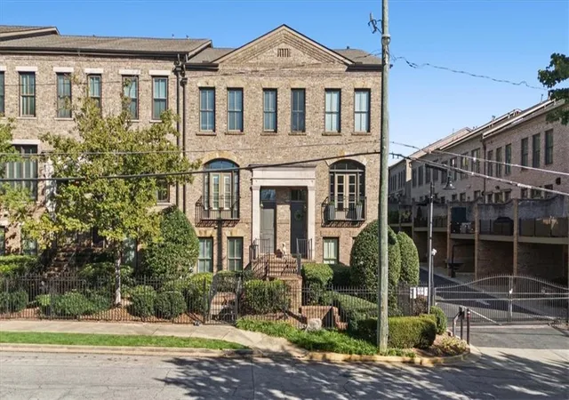 Townhouse for sale at 35 Honour Ave NW, Atlanta, GA 30305 | MLS# 7857382