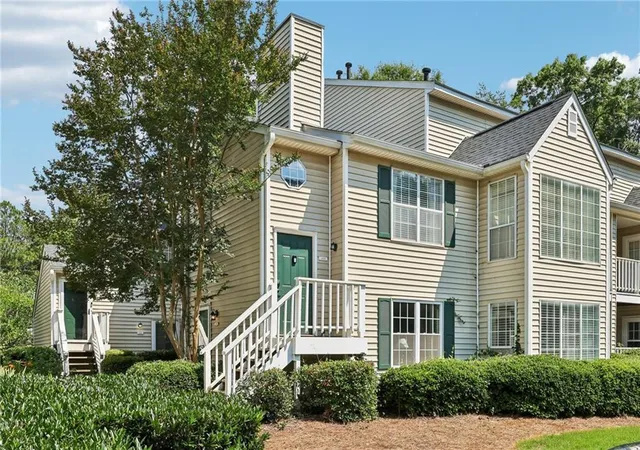 Photo 2 of Sale Pending at 1608 Glenleaf Dr, Peachtree Corners, GA 30092 | MLS# 7787885 | Listing updated on 2026-09-12