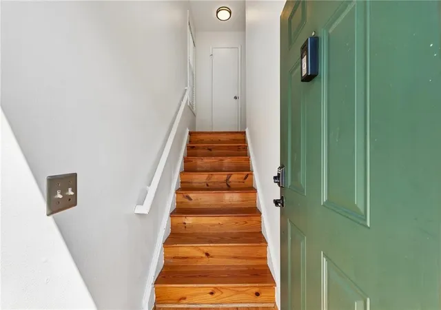Photo 3 of Sale Pending at 1608 Glenleaf Dr, Peachtree Corners, GA 30092 | MLS# 7787885 | Listing updated on 2026-09-12