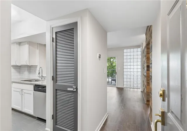 2nd image of 275 13th St Ne #210, Atlanta, GA 30309 | MLS# 7765455