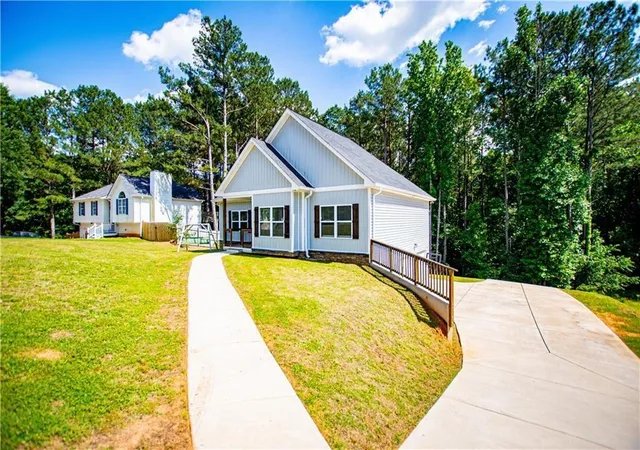 Photo 4 of Single family home for sale at 133 Pebblebrook Way, Temple, GA 30179 | MLS# 7749033 | Listing updated on 2026-08-24