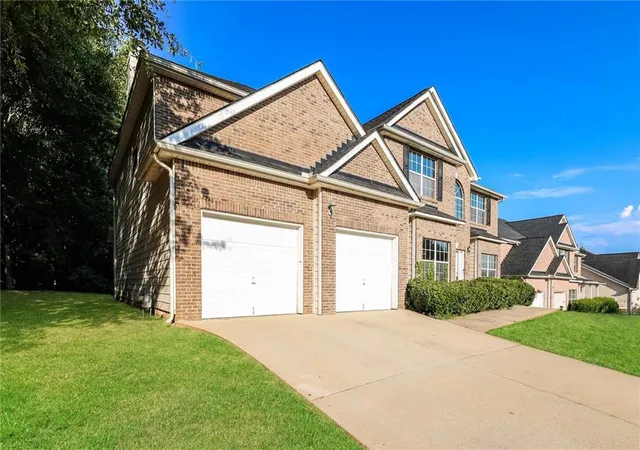 Photo 1 of Sale Pending at 2722 Elkmont Ridge SW, Atlanta, GA 30331 | MLS# 7802170 | Listing updated on 2026-10-15