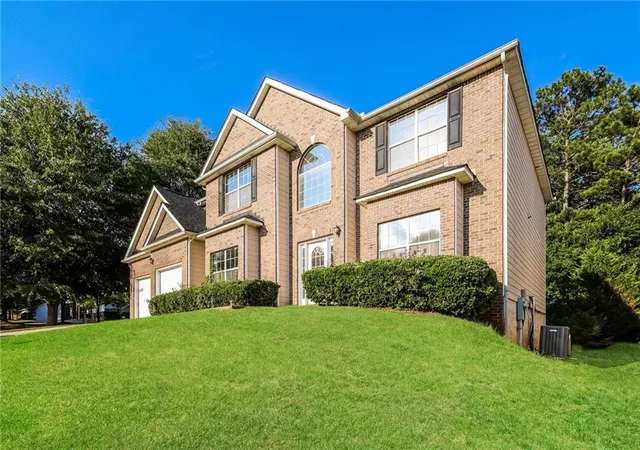 Photo 2 of Sale Pending at 2722 Elkmont Ridge SW, Atlanta, GA 30331 | MLS# 7802170 | Listing updated on 2026-10-15