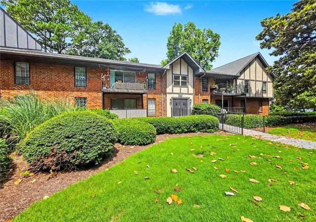 Photo 2 of Condo for sale at 6851 Roswell Rd #H33, Sandy Springs, GA 30328 | MLS# 7790204 | Listing updated on 2026-08-29