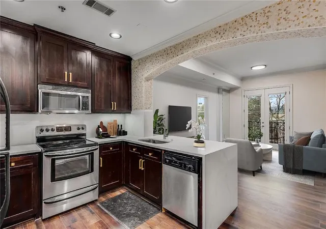 Photo 2 of Condo for sale at 2255 Peachtree Rd Ne #522, Atlanta, GA 30309 | MLS# 7826467 | Listing updated on 2026-08-25