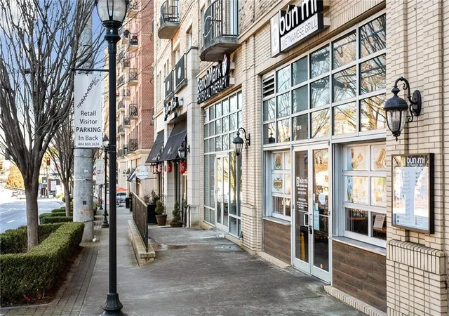 Listing Photo 2 - Condo for sale in building located at 2255 Peachtree Rd Ne, Atlanta, GA 30309 - Unit #522