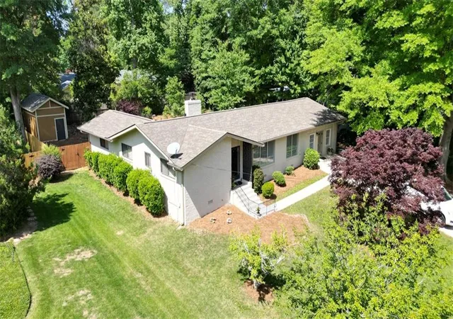 Photo 1 of Single family home for sale at 2801 Se Sagamore Hl Dr, Marietta, GA 30067 | MLS# 7773743 | Listing updated on 2026-09-06