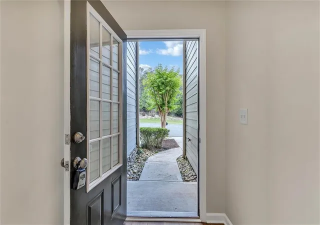 Photo 4 of Sale Pending at 175 Sunset Ln, Woodstock, GA 30189 | MLS# 7813853 | Listing updated on 2026-09-24