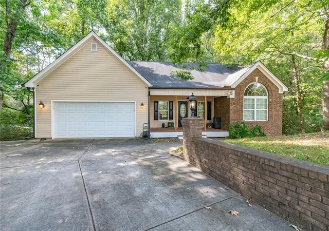 Homes for sale in Conyers, GA | 2208 Clarendon Ct, Conyers, GA 30012 | MLS# 7749370