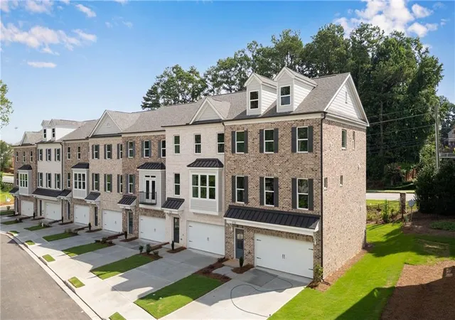 2nd image of 2733 Hallwood Ln, Suwanee, GA 30024 | MLS# 7805385