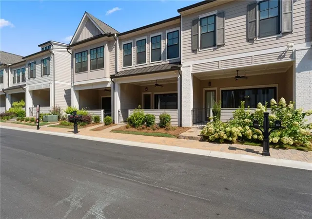 Photo 3 of Townhouse for sale at 710 Stickley Oak Way, Woodstock, GA 30189 | MLS# 7820625 | Listing updated on 2026-08-19