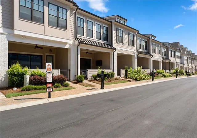 Photo 4 of Townhouse for sale at 710 Stickley Oak Way, Woodstock, GA 30189 | MLS# 7820625 | Listing updated on 2026-08-19