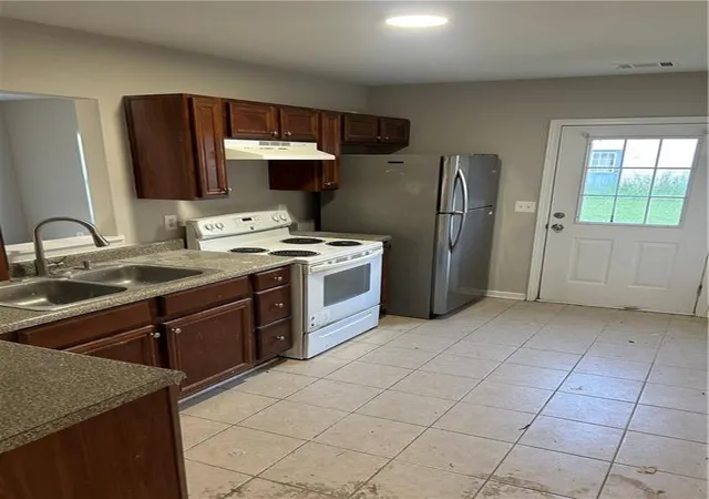 Photo 3 of Townhouse for sale at 926 Old Ml Point #D, Monroe, GA 30655 | MLS# 7808702 | Listing updated on 2026-09-01