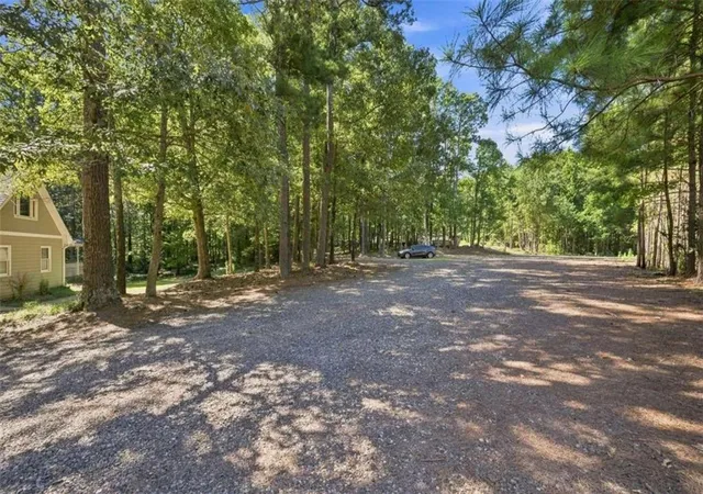 Photo 3 of Single family home for sale at 558 Auburn Rd, Auburn, GA 30011 | MLS# 7830327 | Listing updated on 2026-09-01