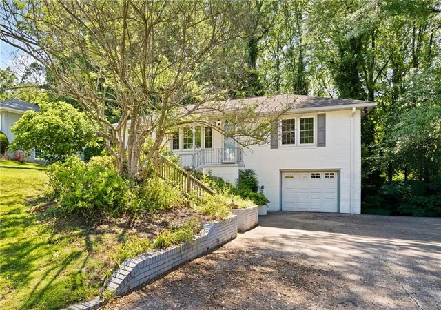 Photo 2 of Single family home for sale at 3366 Woodview Dr Se, Smyrna, GA 30082 | MLS# 7774756 | Listing updated on 2026-08-26