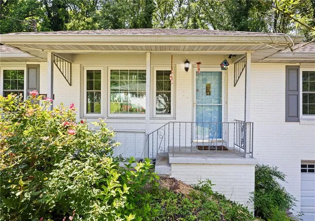 Photo 3 of Single family home for sale at 3366 Woodview Dr Se, Smyrna, GA 30082 | MLS# 7774756 | Listing updated on 2026-08-26