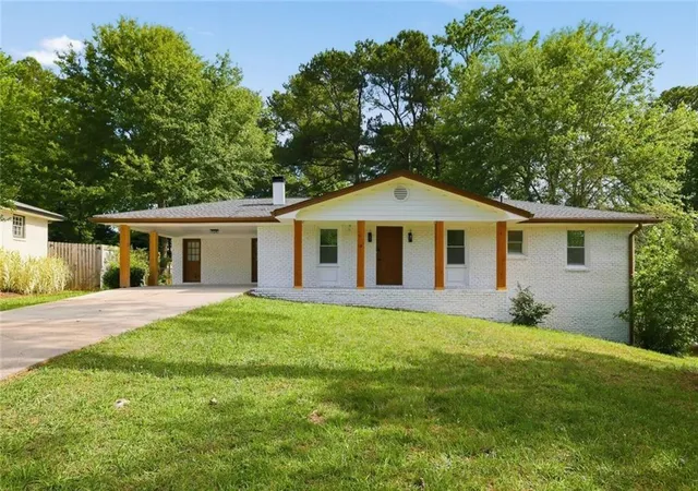 Photo 2 of Single family home for sale at 501 Pineview Dr Se, Smyrna, GA 30082 | MLS# 7801918 | Listing updated on 2026-08-20