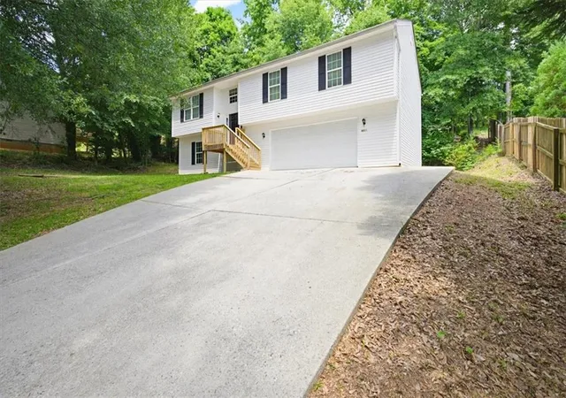 Homes for sale in Gainesville, GA | 4015 Chapman Dr, Gainesville, GA 30506 | MLS# 7778001