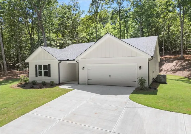 Homes for sale in Martin, GA | 299 Shore Crest Dr, Martin, GA 30557 | MLS# 7762314