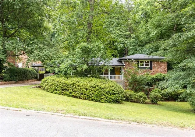 2nd image of 1025 Vistavia Cir, Decatur, GA 30033 | MLS# 7782490