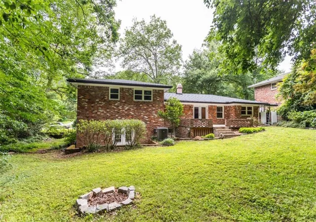 5th image of 1025 Vistavia Cir, Decatur, GA 30033 | MLS# 7782490