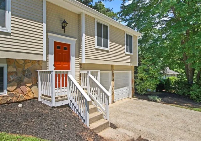Photo 2 of Sale Pending at 570 Sheringham Ct, Roswell, GA 30076 | MLS# 7782017 | Listing updated on 2026-09-01