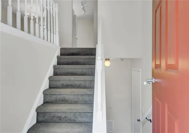 Photo 3 of Sale Pending at 570 Sheringham Ct, Roswell, GA 30076 | MLS# 7782017 | Listing updated on 2026-09-01