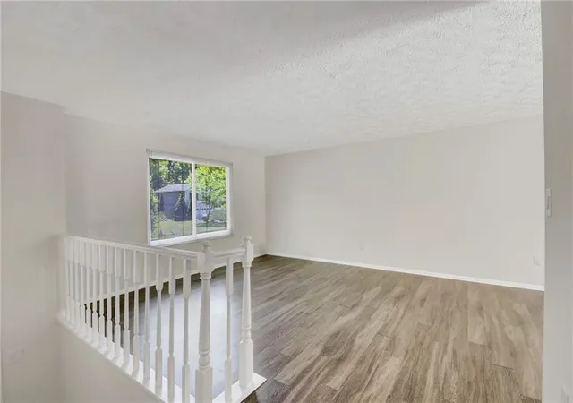 Photo 3 of Sale Pending at 570 Sheringham Ct, Roswell, GA 30076 | MLS# 7782017 | Listing updated on 2026-09-01