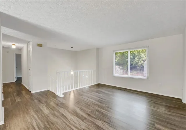 Photo 4 of Sale Pending at 570 Sheringham Ct, Roswell, GA 30076 | MLS# 7782017 | Listing updated on 2026-09-01