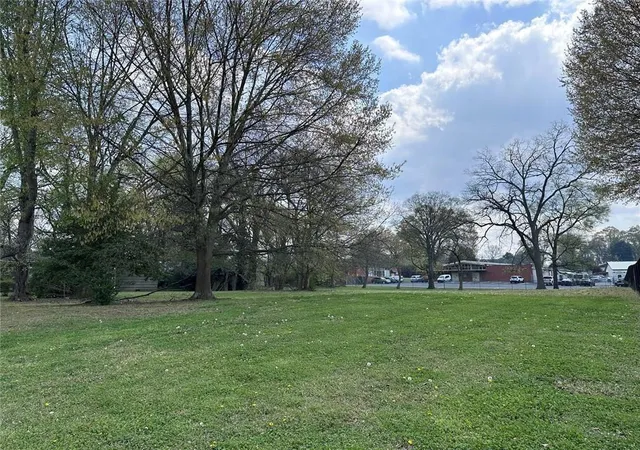 Photo 3 of Sale Pending at 25 Wells St, Cartersville, GA 30120 | MLS# 7741185 | Listing updated on 2026-09-16