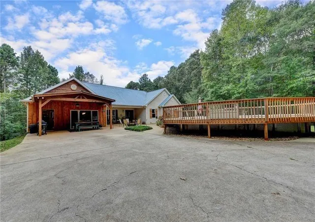 Photo 3 of Single family home for sale at 5405 Oak Grv Cir, Cumming, GA 30028 | MLS# 7811309 | Listing updated on 2026-08-18