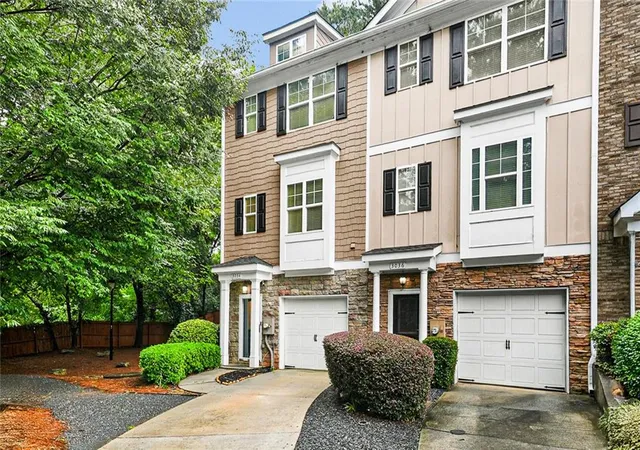 Photo 2 of Townhouse for sale at 3034 Lauren Parc Rd, Decatur, GA 30032 | MLS# 7817276 | Listing updated on 2026-08-30