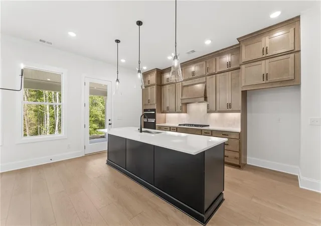 2nd image of 1 Bell Dr, Smyrna, GA 30080 | MLS# 7810959