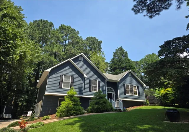 Photo 1 of Sale Pending at 102 Thomas Dr, Dallas, GA 30157 | MLS# 7782705 | Listing updated on 2026-09-11
