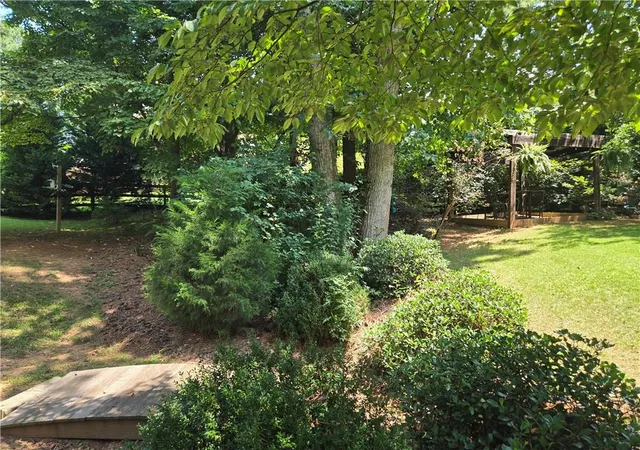 Photo 3 of Sale Pending at 102 Thomas Dr, Dallas, GA 30157 | MLS# 7782705 | Listing updated on 2026-09-11