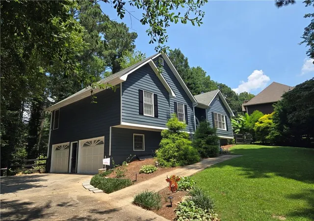 Photo 4 of Sale Pending at 102 Thomas Dr, Dallas, GA 30157 | MLS# 7782705 | Listing updated on 2026-09-11