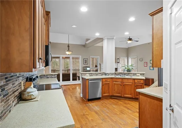 Photo 4 of Single family home for sale at 15 Waterstone Dr, Cartersville, GA 30121 | MLS# 7764043 | Listing updated on 2026-09-18