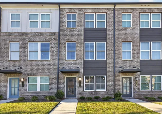 Photo 2 of Townhouse for sale at 2656 Brookview Ln, Atlanta, GA 30318 | MLS# 7825343 | Listing updated on 2026-09-13
