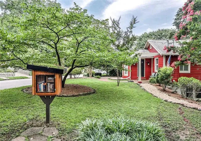 3rd image of 792 Antone St Nw, Atlanta, GA 30318 | MLS# 7216000
