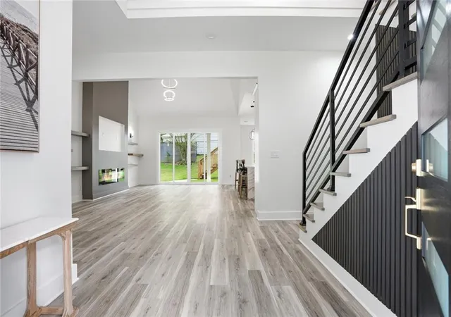 Photo 3 of Single family home for sale at 559 Pennybrook Ln, Stone Mountain, GA 30087 | MLS# 7747470 | Listing updated on 2026-08-09