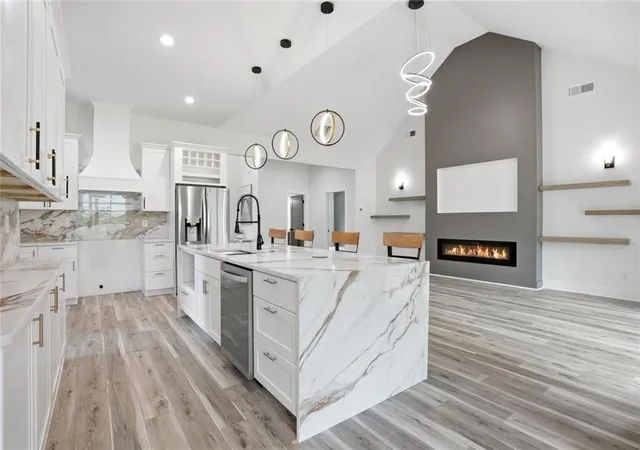 Photo 3 of Single family home for sale at 559 Pennybrook Ln, Stone Mountain, GA 30087 | MLS# 7747470 | Listing updated on 2026-09-28