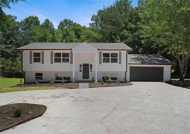 1st image of 381 Thigpen Rd, Newnan, GA 30263 | MLS# 7806153