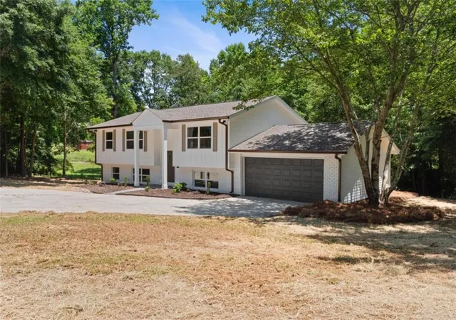 3rd image of 381 Thigpen Rd, Newnan, GA 30263 | MLS# 7806153
