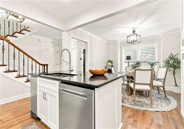 Photo 3 of Sale Pending at 736 Olde Towne Ln, Marietta, GA 30068 | MLS# 7818527 | Listing updated on 2026-09-07