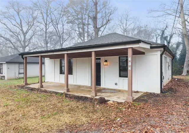 3rd image of 212 Walker Dr, Monroe, GA 30655 | MLS# 7701240
