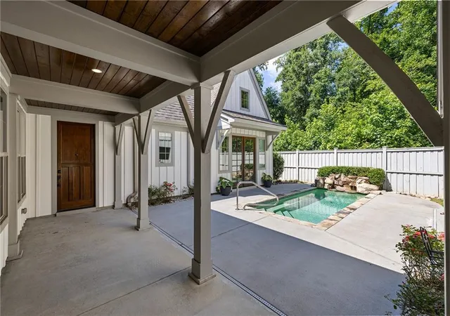 3rd image of 225 Arbor Garden Cir, Newnan, GA 30265 | MLS# 7800698