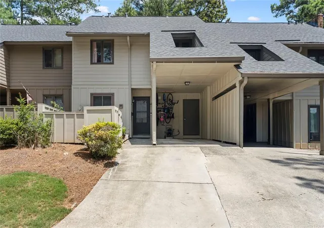 Photo 2 of Townhouse for sale at 897 Cedar Cyn Sq, Marietta, GA 30067 | MLS# 7803344 | Listing updated on 2026-08-30