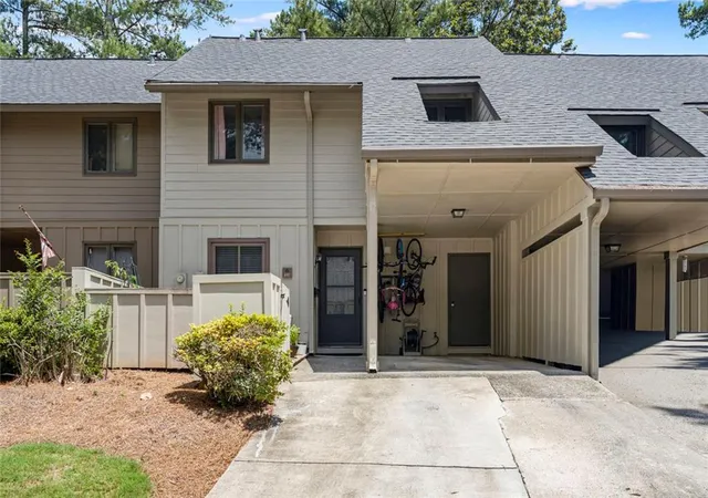 Photo 3 of Townhouse for sale at 897 Cedar Cyn Sq, Marietta, GA 30067 | MLS# 7803344 | Listing updated on 2026-08-30