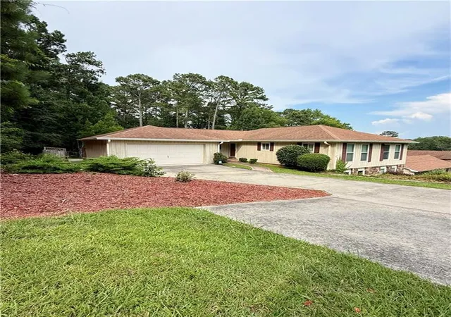 Photo 2 of Single family home for sale at 8 Wellington Way Se, Rome, GA 30161 | MLS# 7750753 | Listing updated on 2026-08-19